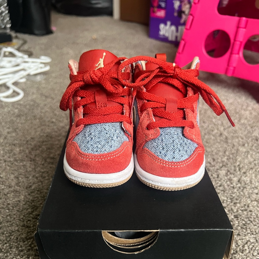 Jordan 1 MID toddler sz5
